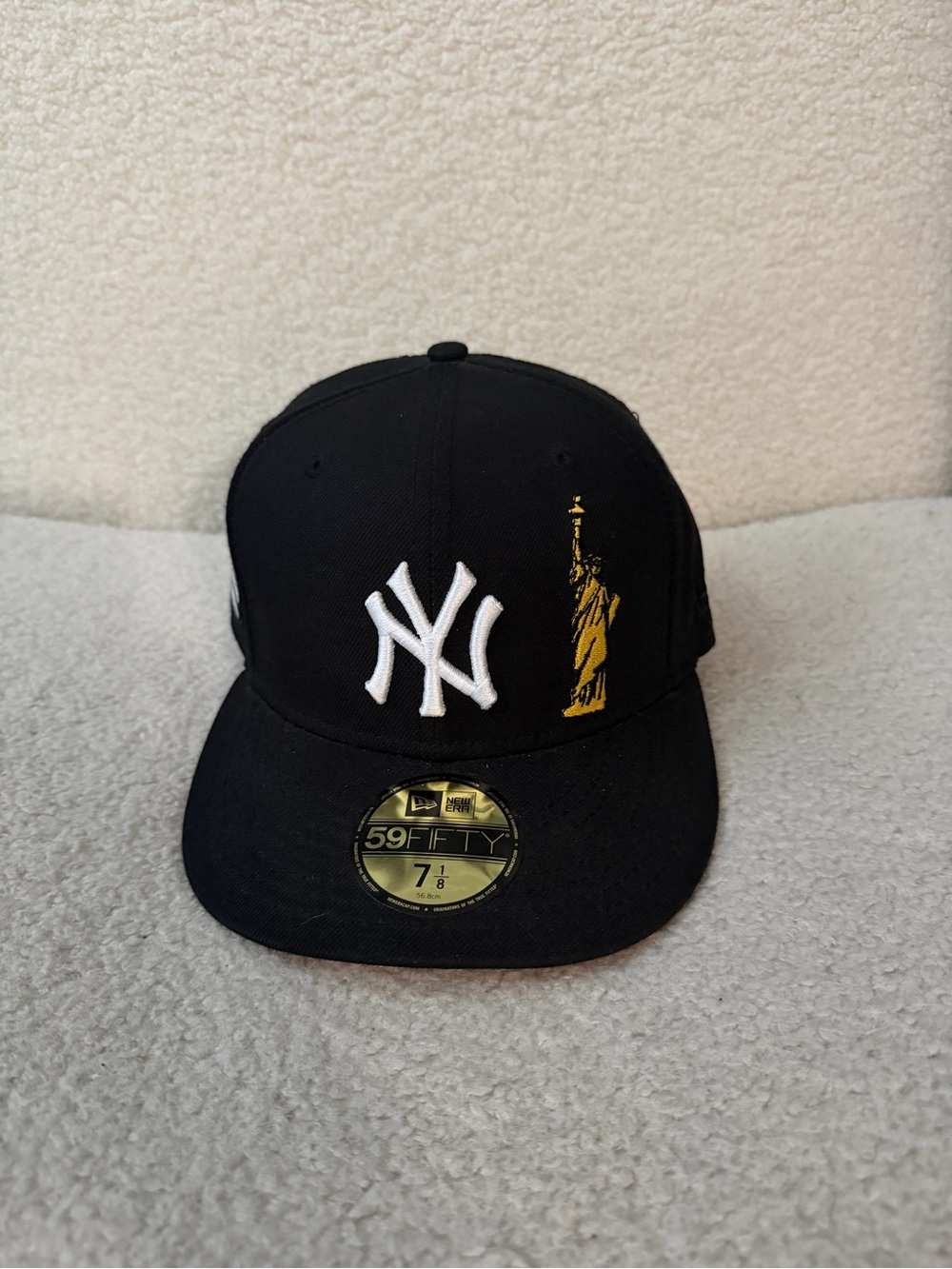 New Era Black NY Yankees Cap with Gold Statue Embroidery